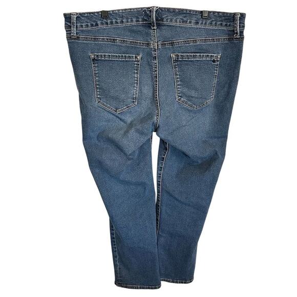 Jessica Simpson Women's Plus Size 16 Blue Straight Jeans Medium Wash - Picture 3 of 12